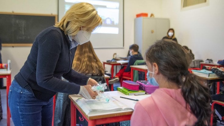 Ok ai test salivari molecolari per il Green Pass. "Ma vanno usati solo su bambini e fragili"