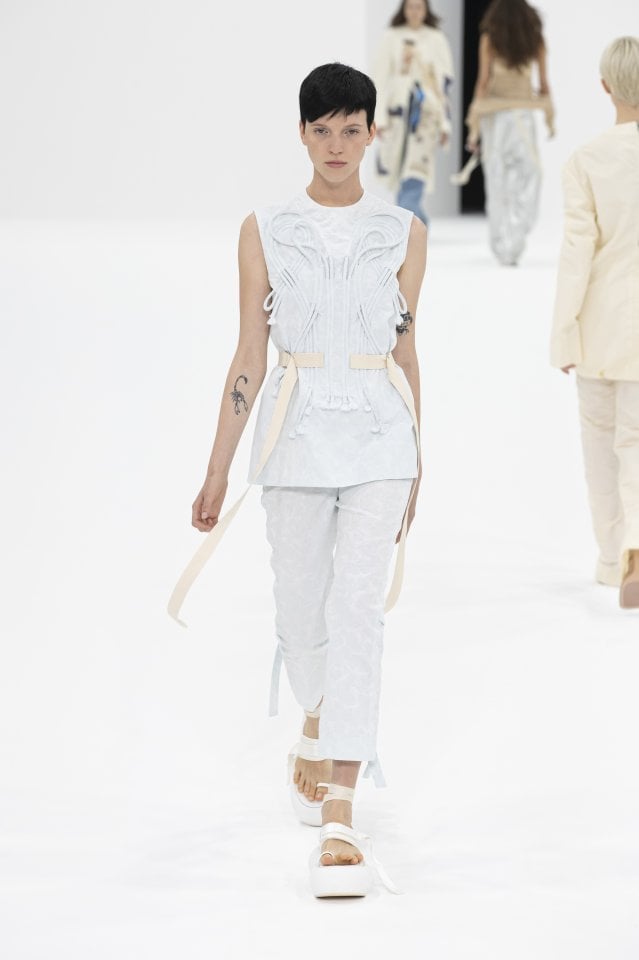 Sportmax: la sfilata della collezione primavera-estate 2022 è un gioco di  contrasti - la Repubblica
