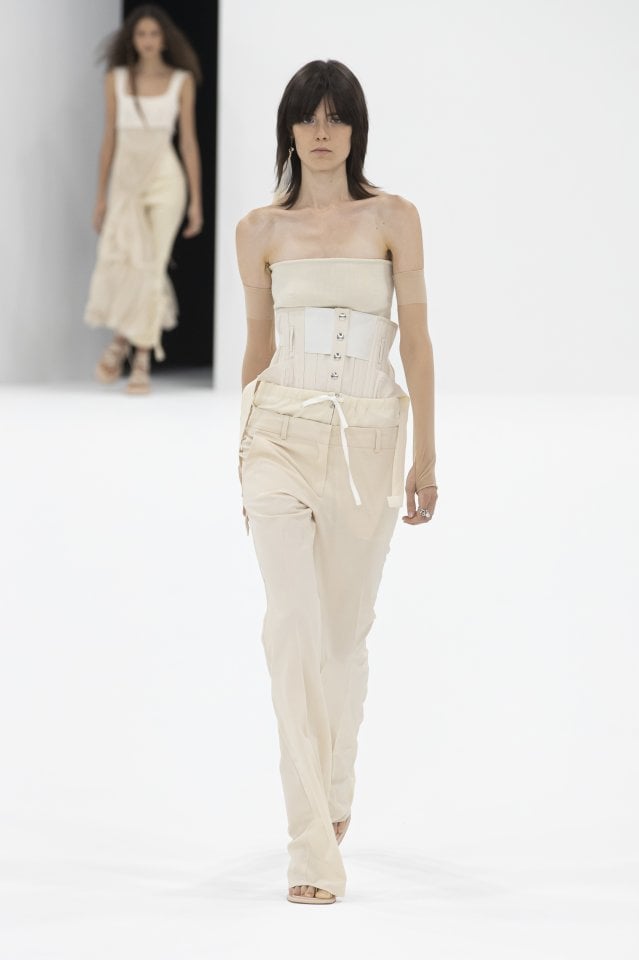 Sportmax: la sfilata della collezione primavera-estate 2022 è un gioco di  contrasti - la Repubblica