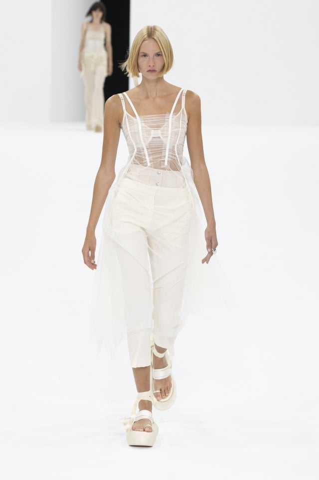 Sportmax: la sfilata della collezione primavera-estate 2022 è un gioco di  contrasti - la Repubblica