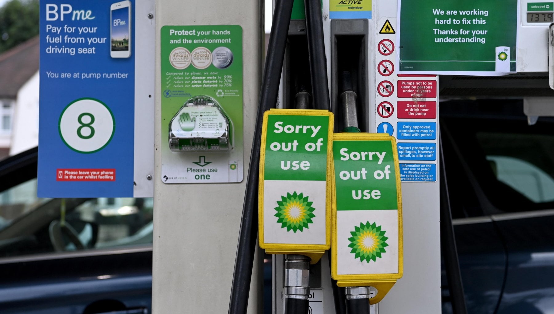 UK Black Friday: closed petrol stations, rationed petrol, queues at airports – Breaking Latest News