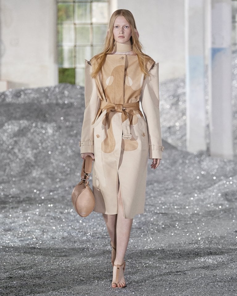 La sfilata di Burberry per la collezione pe22 ha dettagli audaci - la  Repubblica