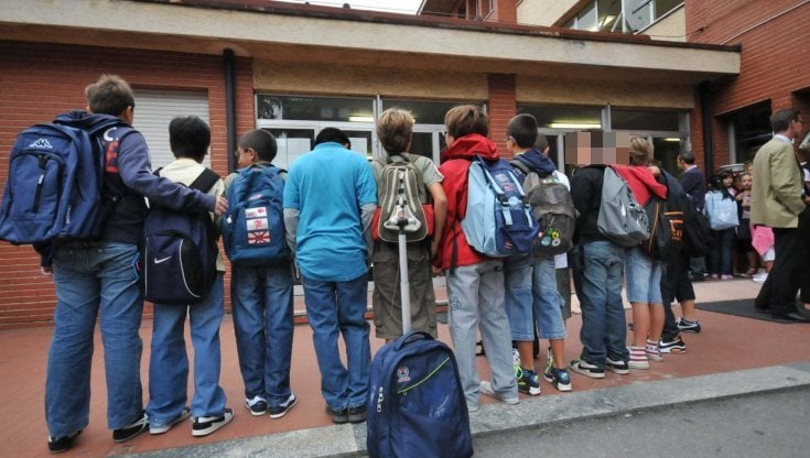 Scuola media bocciata: gli alunni apprendono meno che alla primaria, i prof sono più precari
