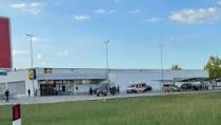  Città della Pieve, il corpo senza vita di un bimbo posato alla cassa di un supermercato. Trovato un coltello
