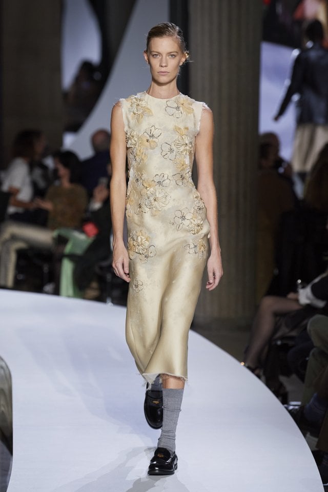 Miu Miu primavera-estate 2022: dare nuova forma alla realtà - la Repubblica