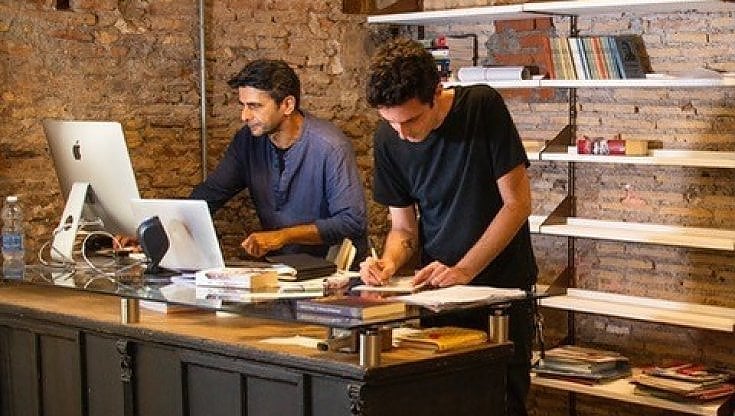 Luciano Funetta e Masud Kia della nuova libreria del rione Monti a Roma, "Panisperna 220" (dalla via e numero civico in cui si trova)