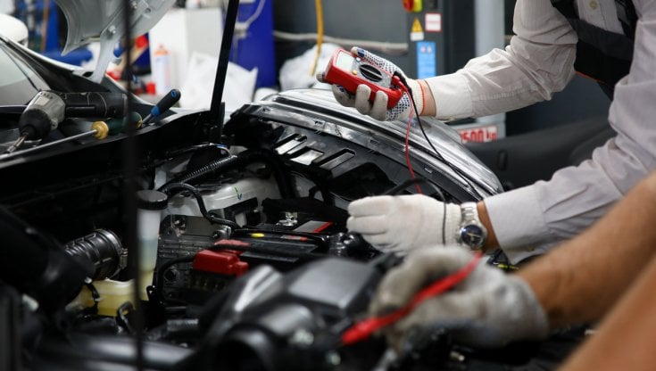 La tempesta perfetta sui microchip che sta rallentando la produzione delle auto
