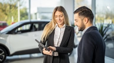 Si punta sulla presenza: pi&ugrave; agenti e negozi fisici