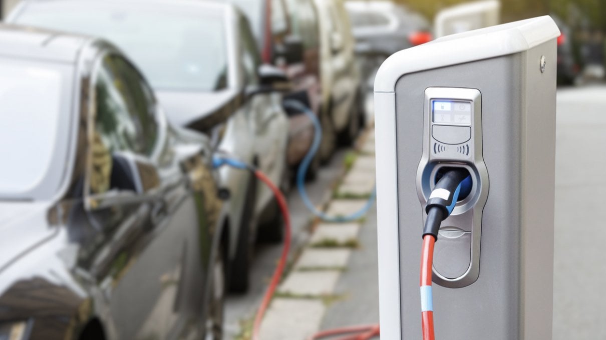 Mobilit&agrave; elettrica, l'Italia d&agrave; la scossa