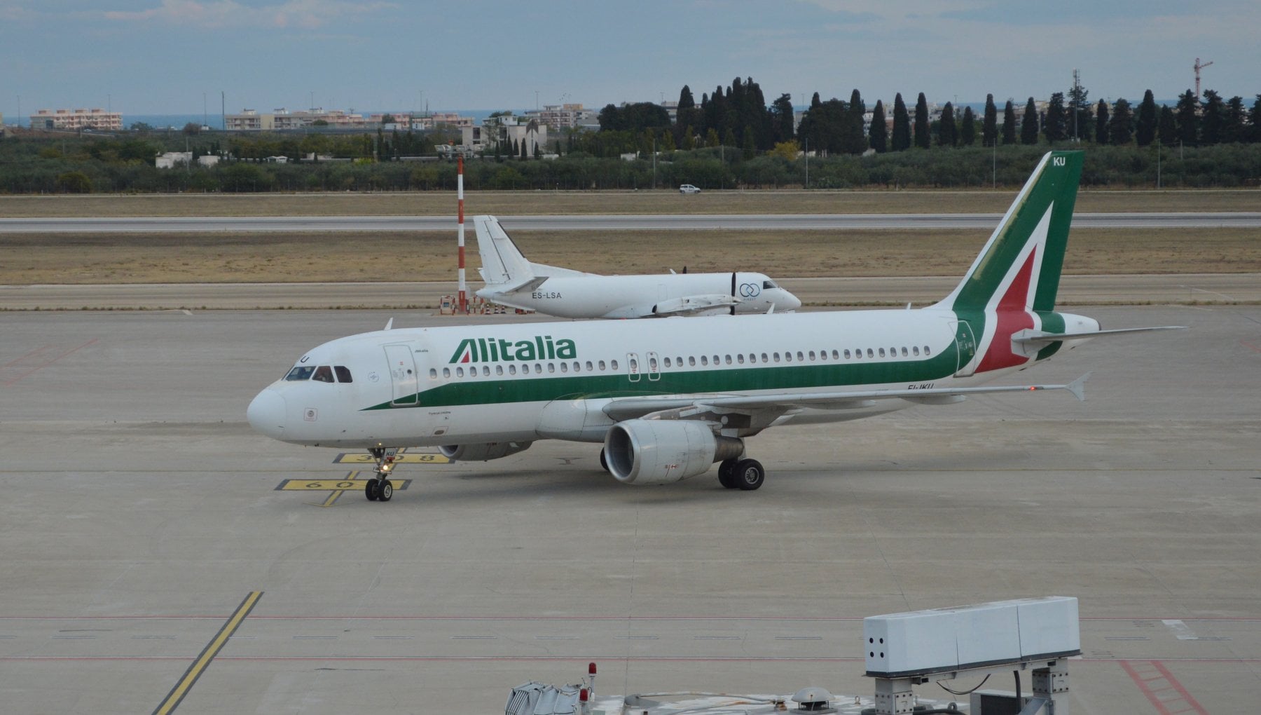 Primo Volo Ita Atterrato A Bari Ma La Compagnia veste Alitalia La 