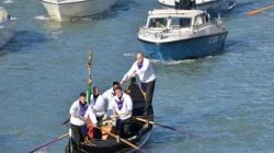 <a href="https://puntoitalia.online/cronaca/2015/11/24/news/funerali_valeria_solesin-128034246/" fck_savedurl="">Addio a Valeria Solesin, tre religioni in  piazza per i funerali di Stato. Risuonano inno italiano e Marsigliese.  Il padre: "Giovani non si arrendano"&nbsp;</a>