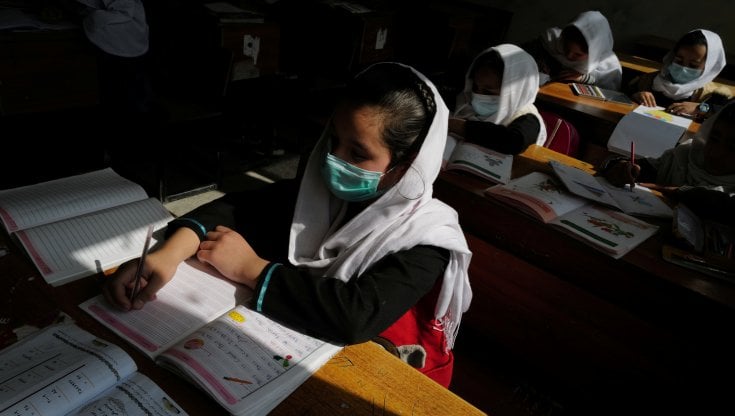 Finanziamo noi gli insegnanti afghani