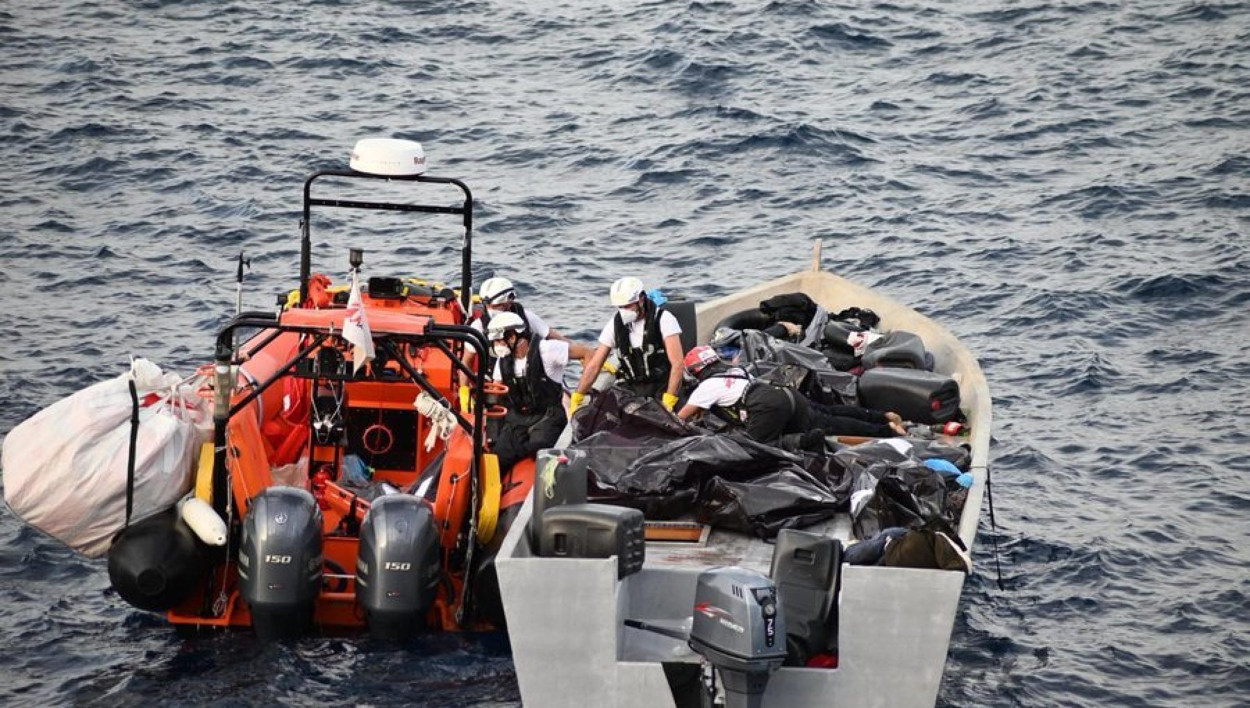 Tragedia dopo il salvataggio in mare: “Nella stiva migranti morti ...