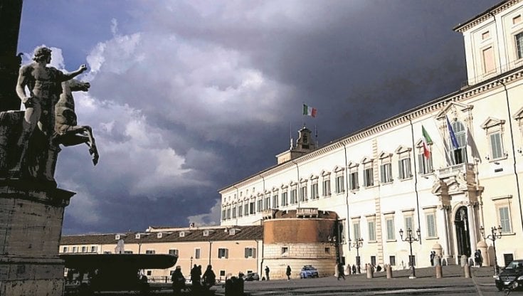 Uno scorcio del palazzo del Quirinale affacciato sull'omonima piazza