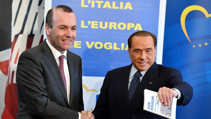 Manfred Weber con Silvio Berlusconi