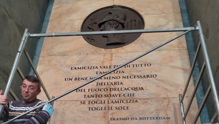 L'allestimento della mostra Dis/Integration all'Universit&agrave; La Sapienza di Roma