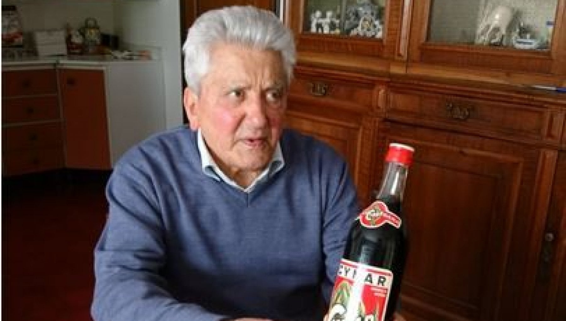 Il Brindisi Per I Cento Anni Del Signor Cynar Ho Battuto Il Logorio Della Vita Moderna La Repubblica