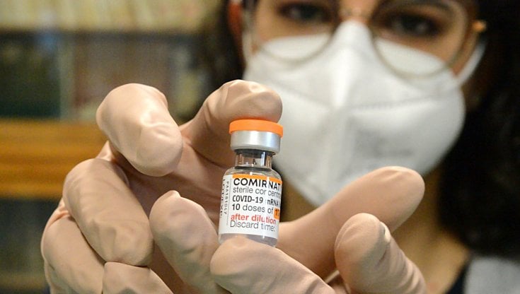 Scuola, anche gli insegnanti assenti devono mostrare la vaccinazione