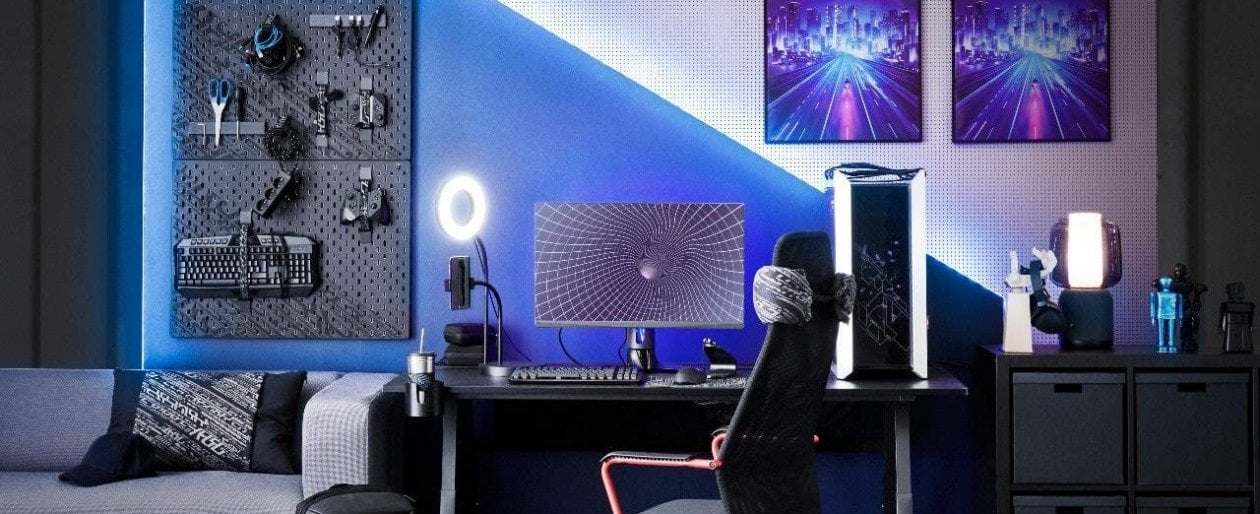 Gli angoli della casa dimenticati o poco sfruttati si trasformano in nuovi spazi tutti da vivere e dove nulla &egrave; lasciato al caso: crescono ad esempio le ricerche "Stanza di lusso per giocare". In foto la collezione dedicata al gaming di Ikea
