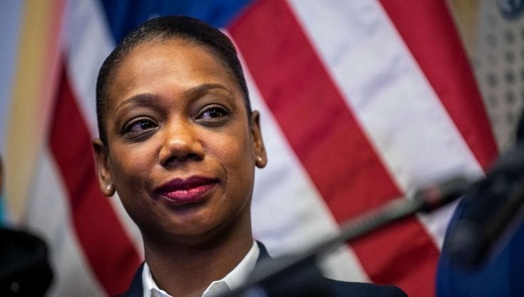 Keechant Sewell, la prima donna a capo della polizia di New York