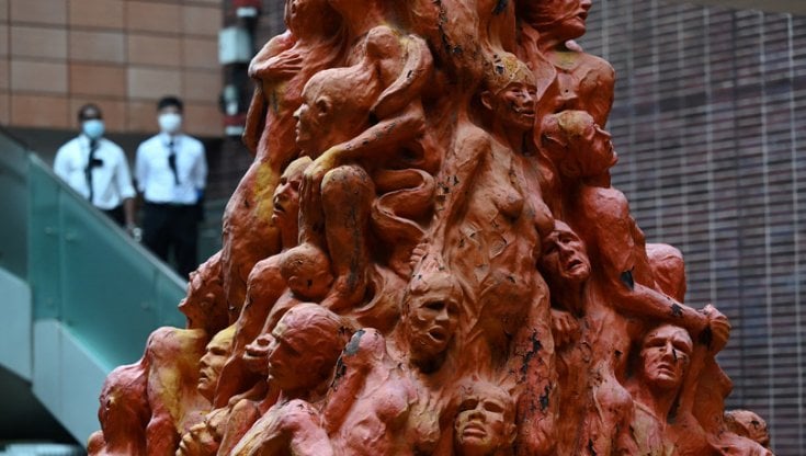 La statua di Tienanmen rimossa a Hong Kong
