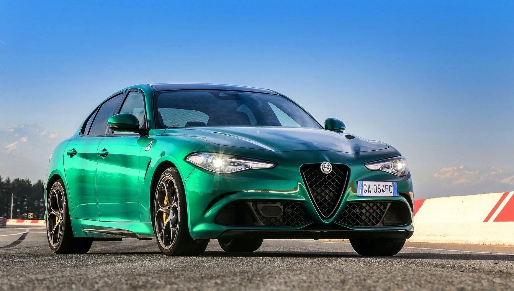 Aquario Alfa Romeo Giulia Quadrifoglio verde La Repubblica