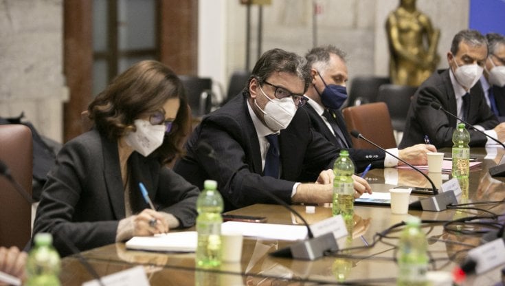 L'incontro tra il governo e i rappresentanti balneari con i ministri Giorgetti, Garavaglia e Gelmini