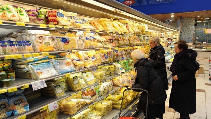 Rapporto Coop, consumi frenati da pandemia e inflazione. Ma resiste il cibo di qualità