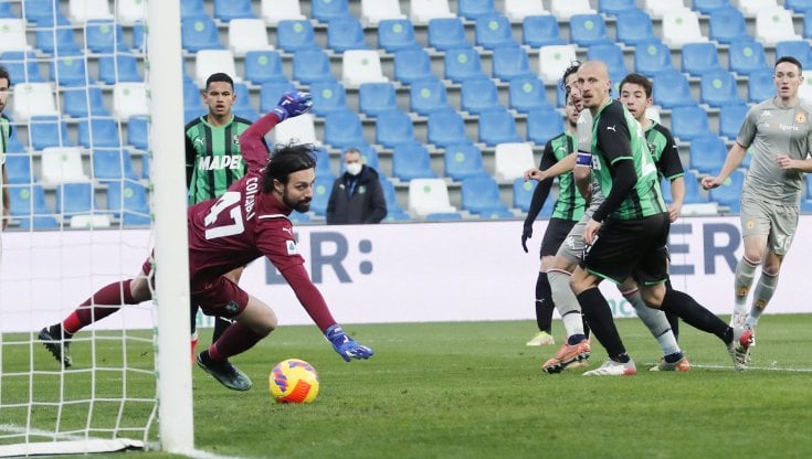 Mattia Destro segna con un gran colpo di tacco