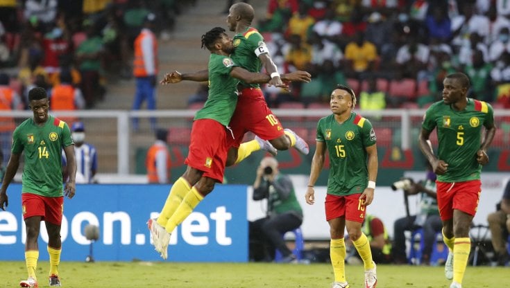 L'esultanza dei giocatori del Camerun