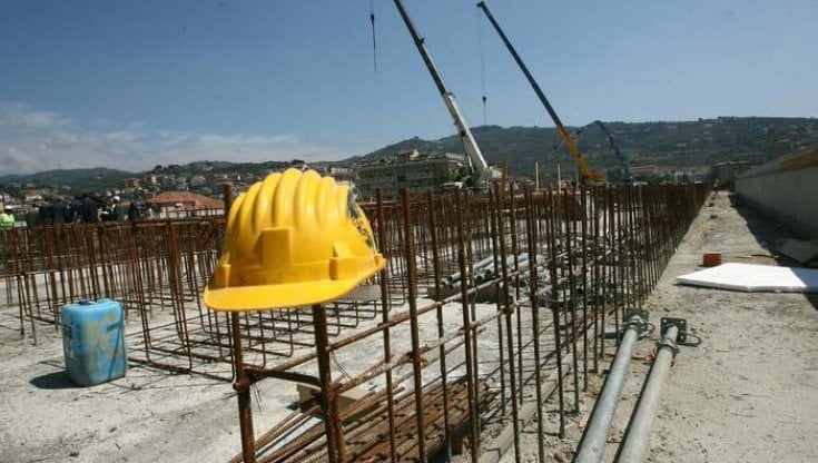 Morti sul lavoro, osservatorio indipendente: nel 2021 contate 1404 vittime. "In 14 anni non c'è stato alcun miglioramento"