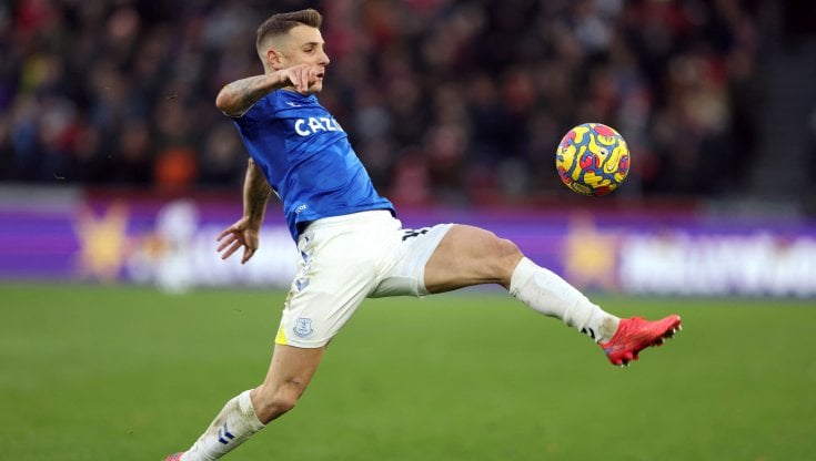 Lucas Digne con la maglia dell'Everton