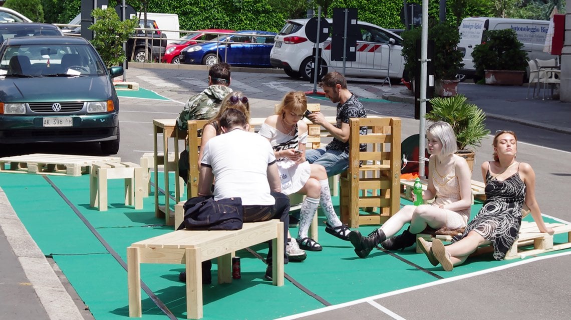 Un ulteriore intervento di urbanismo tattico nel quartiere Corvetto (Matteo Dond&eacute;)