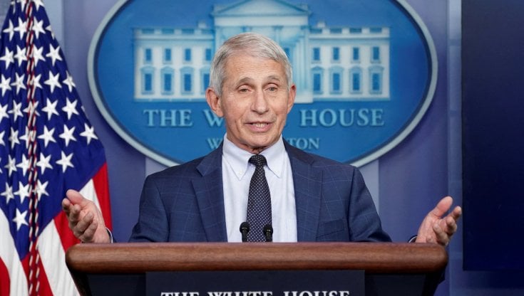 Usa, Fauci: "Prima o poi tutti si contageranno con Omicron, si tratterà di conviverci"