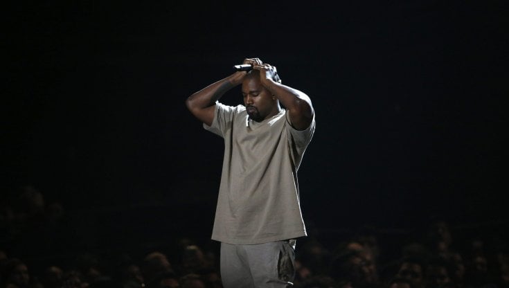 Kanye West sotto indagine. Secondo Tmz avrebbe preso a pugni un fan