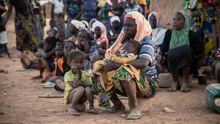Sahel, sono 2,5 milioni le persone sfollate a causa del conflitto decennale: la maggior parte è fuggita dalle violenze in Mali