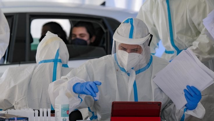 Covid Italia, bollettino del 15 gennaio: 180.426 nuovi casi e 308 morti