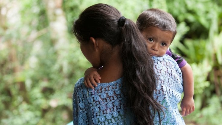 Paraguay, ogni giorno diventano madri almeno due ragazzine di 14 anni: il più alto tasso di gravidanze adolescenziali in Sud America