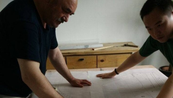 Pasqualino Serra (64 anni) nel suo laboratorio a Luzzi (Cosenza)