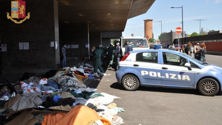 Migranti a Roma, sono 14 mila le persone che vivono per strada oppure nei cosiddetti "insediementi informali", per non dire indecenti
