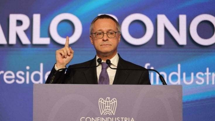 Confindustria, caro energia e contagi frenano la crescita