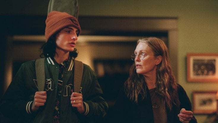 Mike Wheeler e Julianne Moore in 'When you finish saving the world'