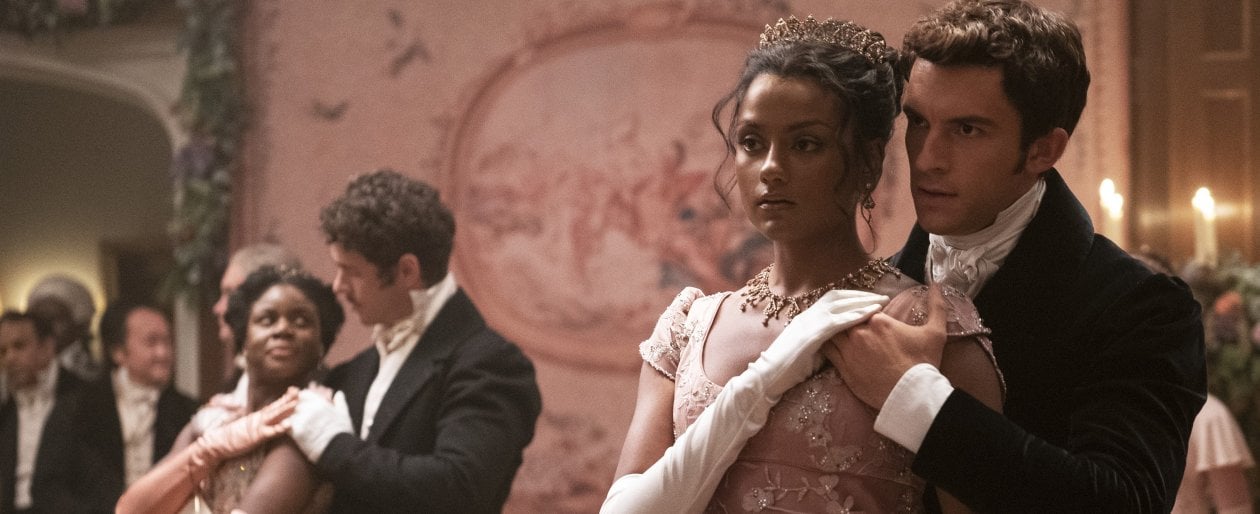 Simone Ashley e Jonathan Bailey in 'Bridgerton 2'