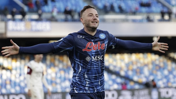 Amir Rrahmani esulta dopo il gol