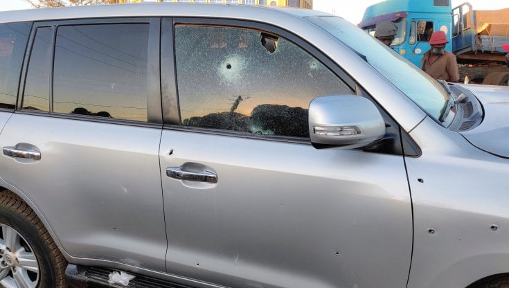 Una delle auto presidenziali crivellata di colpi