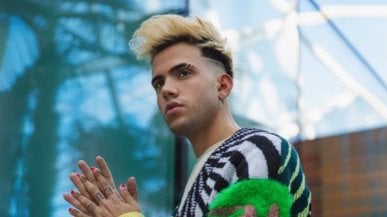 Aka7even: "Ero un ragazzino insicuro, accettatevi per come siete"