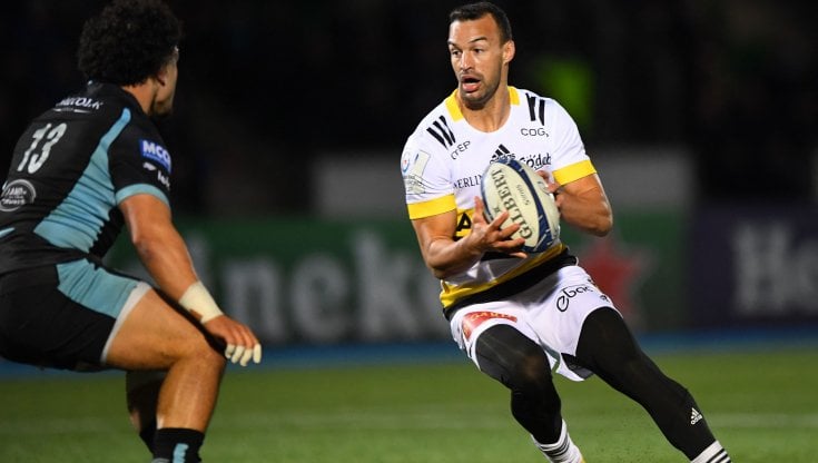 Sione Tuipulotu (a destra) con la maglia dei Glasgow Warriors