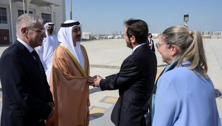 Isaac Herzog accolto dal ministro degli Esteri emiratino Abdullah bin Zayed Al Nahyan
