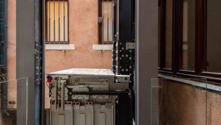 L'ascensore realizzato nel palazzo Contarini Pisani 
