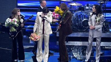 Maneskin da standing ovation. E Damiano piange